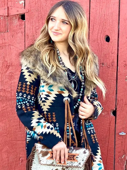 Yellowstone Beth Dutton Tribal Coat 4 Beth_Dutton_Yellowstone_Kelly_Reilly_Blue_Tribal_Coat__68976