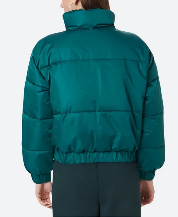 Millie Davis The Umbrella Academy S04 Puffer Jacket 2 Claire_Hargreeves_The_Umbrella_Academy_Millie_Davis_Green_Jacket__55684