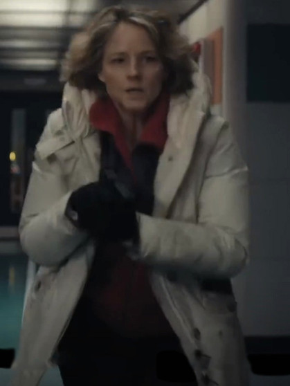 Liz Danvers True Detective S04 White Jacket 2 Jodie_Foster_True_Detective_Liz_Danvers_White_Puffer_Jacket__86357