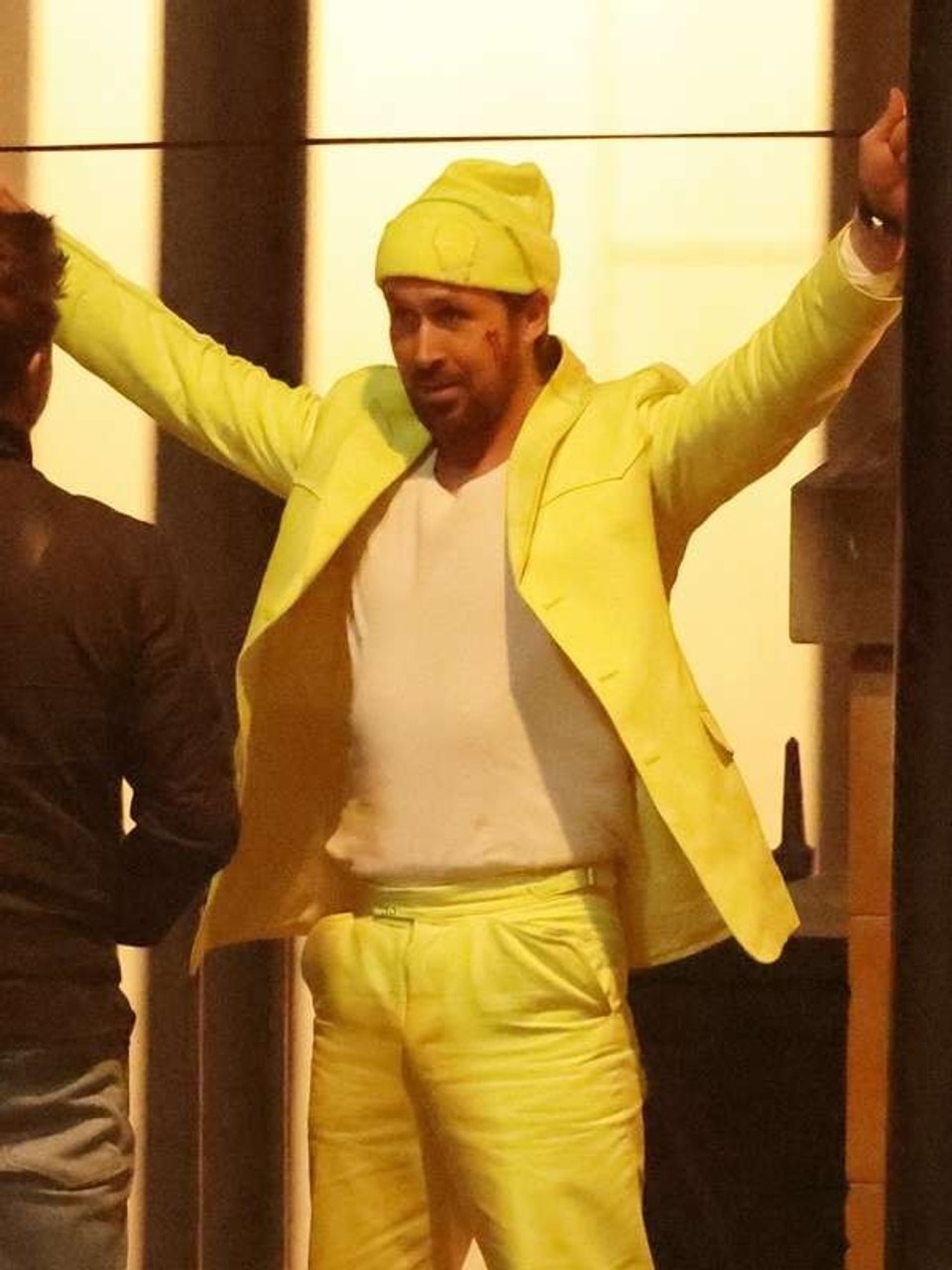 Ryan Gosling The Fall Guy Yellow Suit 2 Ryan Gosling The Fall Guy Yellow Suit - Image 2